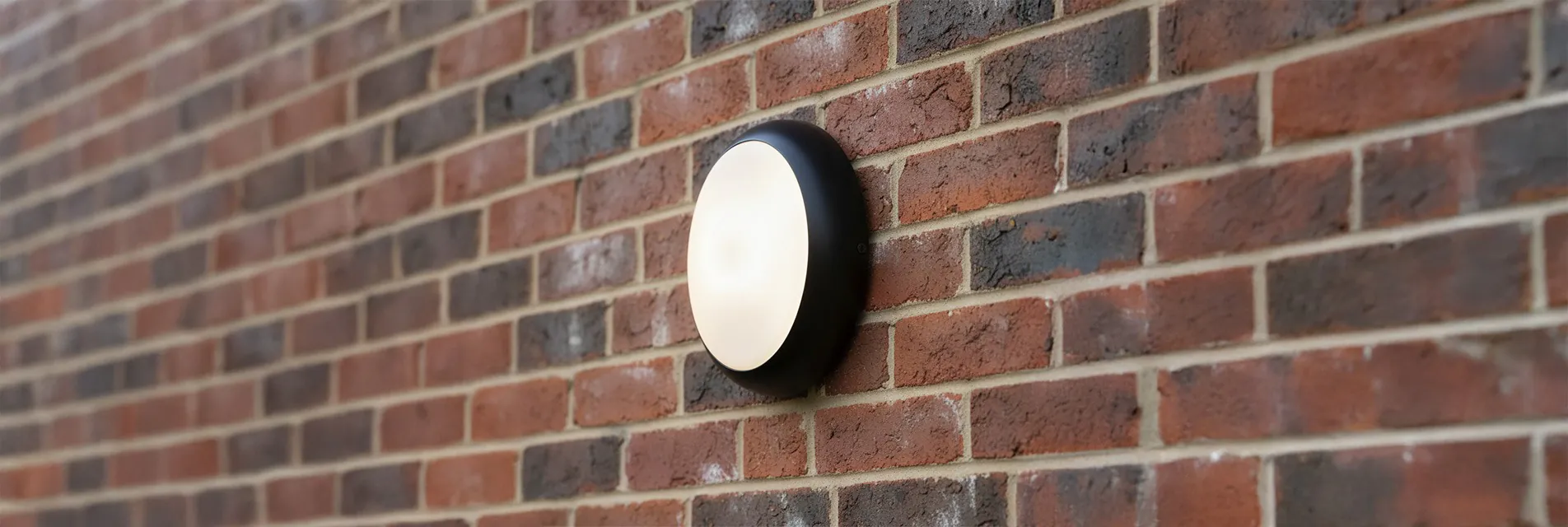 Noxion Bulkhead Pro 2 on building wall